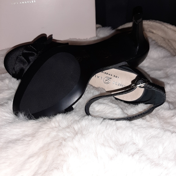 Chinese Laundry ruffled heels - Picture 2 of 7